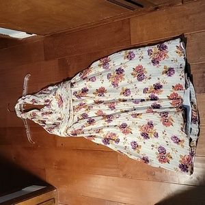 Betsey Johnson Polkadots and Moonbeams, size 8, light cream purple floral print